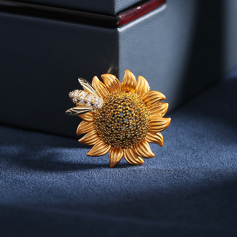 Creative Design Fruit Lychee Small Brooch Multi-purpose Cardigan Anti-exposure Shawl Scarf Buckle