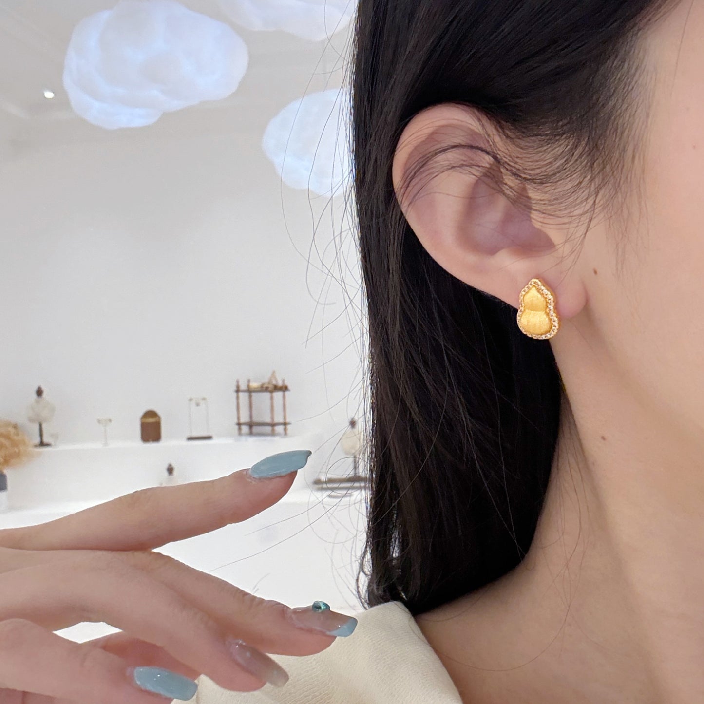 Xiaohongshu Hot-Selling Retro Light Luxury Fashion Versatile Exquisite Small Brushed Gourd Earrings High-End Sense Temperament Ear Jewelry