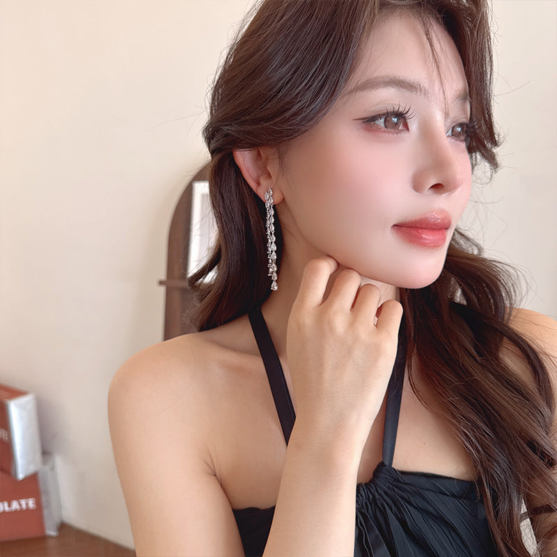 Light Luxury Long Style Dynamic Zircon Water Drop Tassel Earrings s925Silver Needle Elegant Slimming Earrings Luxurious Fashion Ear Jewelry